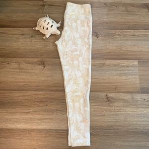 Mono b gold sparkle & white cheetah print leggings Size Large